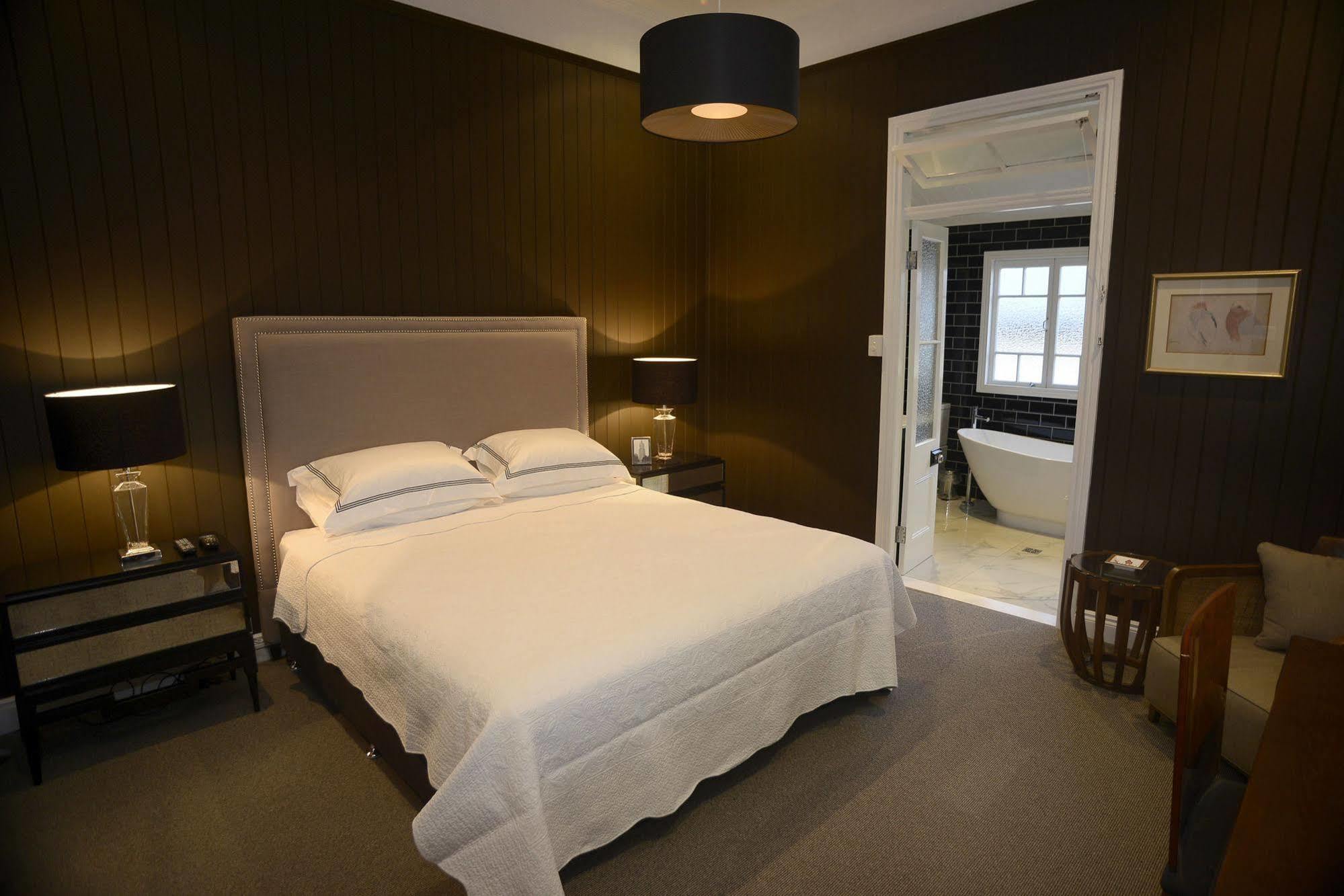ฮีล เฮาส์ Bed & Breakfast บริสเบน ภายนอก รูปภาพ